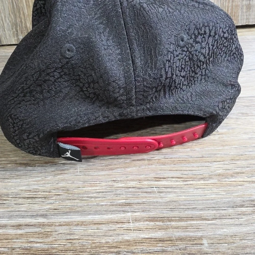 Michael Jordan 'Jumpman' Nike‎ Metal Logo Black Red Hat Cap Snapback YOUTH HAT